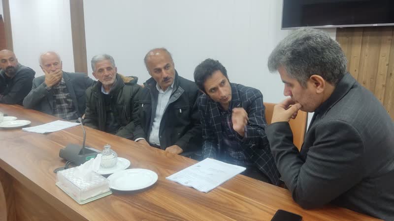 نشست رئیس سازمان جهاد کشاورزی گیلان با تولیدکنندگان بذر گواهی شده برنج